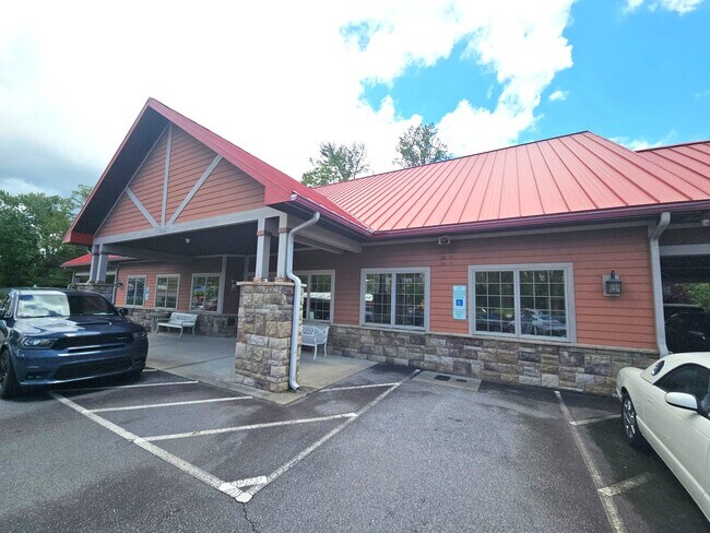 Plus de détails pour 1216 Asheville Hwy, Hendersonville, NC - Commerce de détail à louer