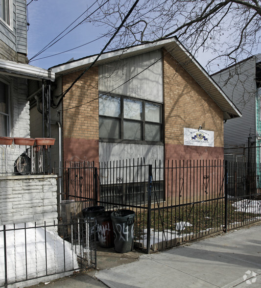 122 Grant Ave, Jersey City, NJ for lease - Primary Photo - Image 1 of 2