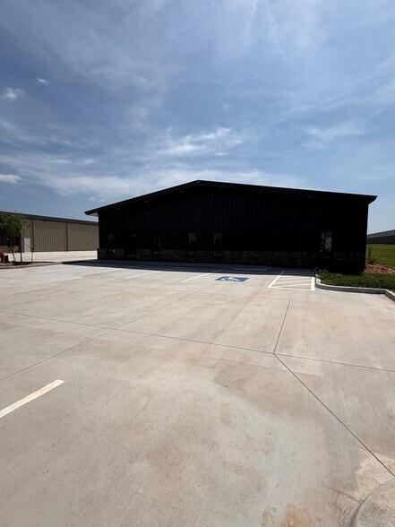 1500 N Lincoln Blvd, Edmond, OK à louer - Photo du bâtiment - Image 3 de 26