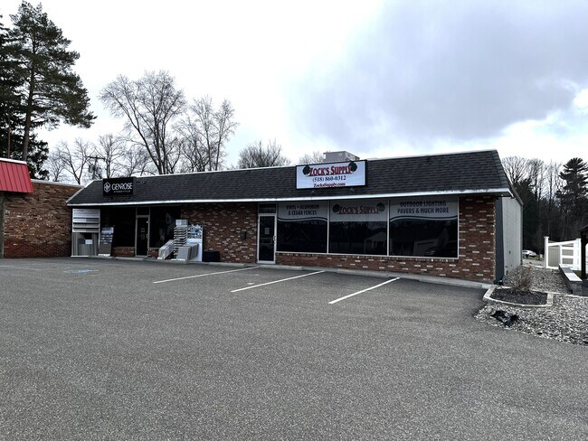 Plus de détails pour 836 Troy Schenectady Rd, Latham, NY - Commerce de détail à louer