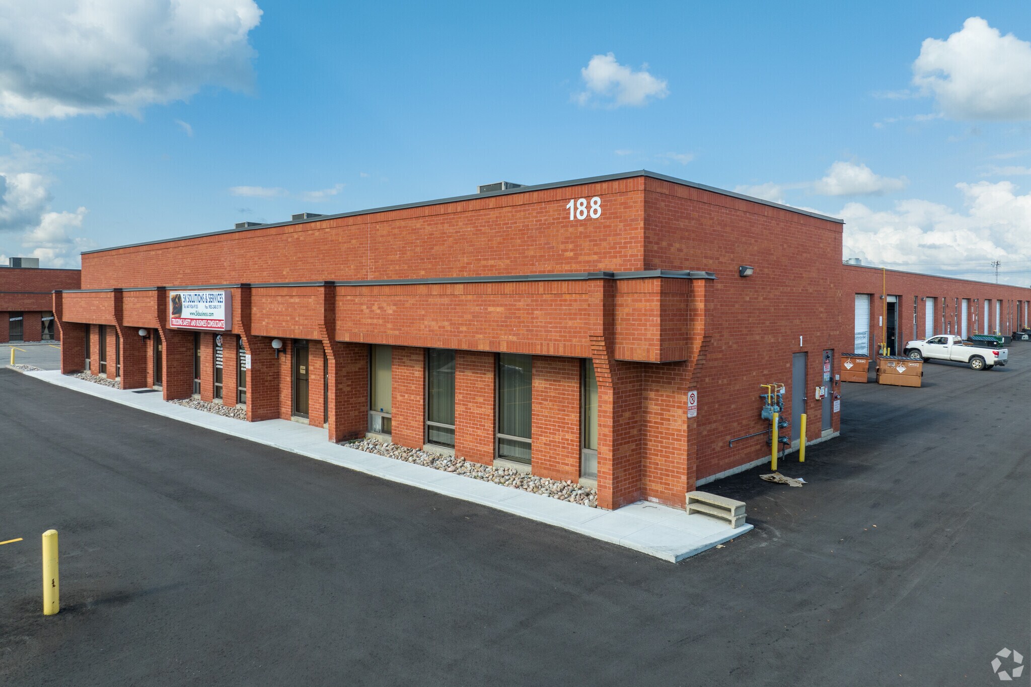 188 Wilkinson Rd, Brampton, ON à vendre Photo du bâtiment- Image 1 de 1