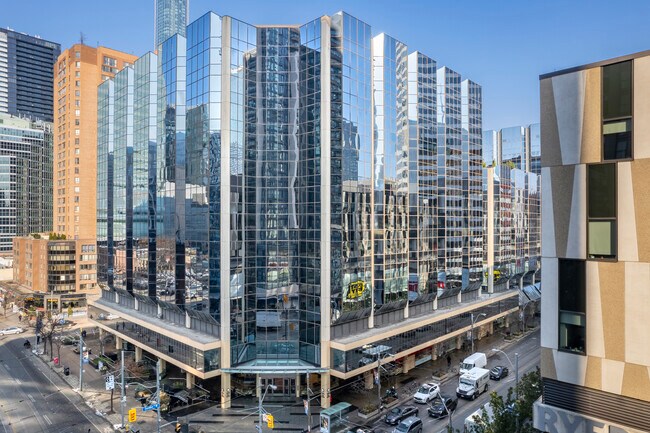 Plus de détails pour 595 Bay St, Toronto, ON - Bureau à louer