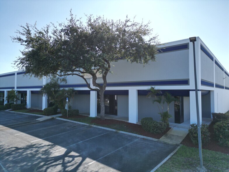 11700 NW 101st Rd, Medley, FL for lease - Building Photo - Image 1 of 14