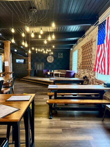 354 W Meadow Rd, Eden, NC à vendre - Photo intérieure - Image 3 de 18