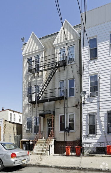 518 11th St, Union City, NJ à vendre - Photo du bâtiment - Image 3 de 6