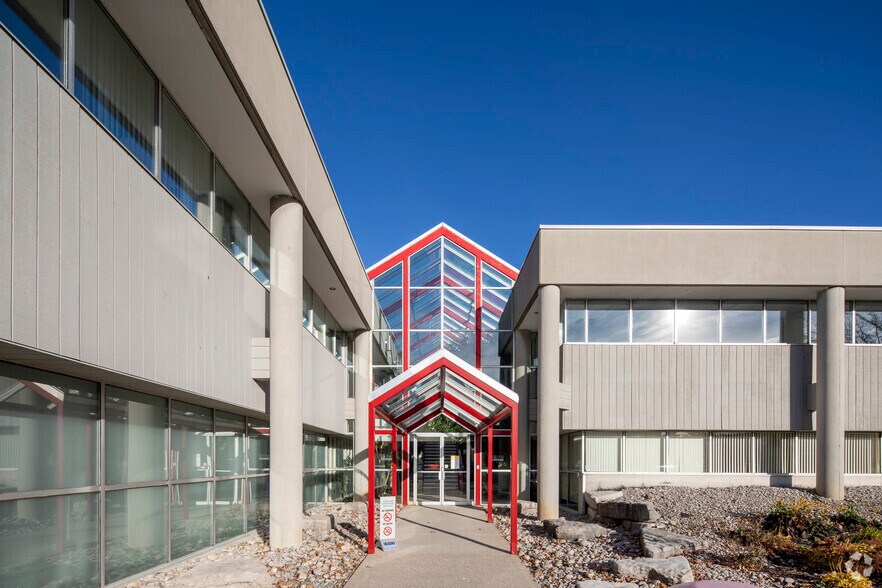 60 Centurian Dr, Markham, ON à louer - Photo du bâtiment - Image 3 de 8