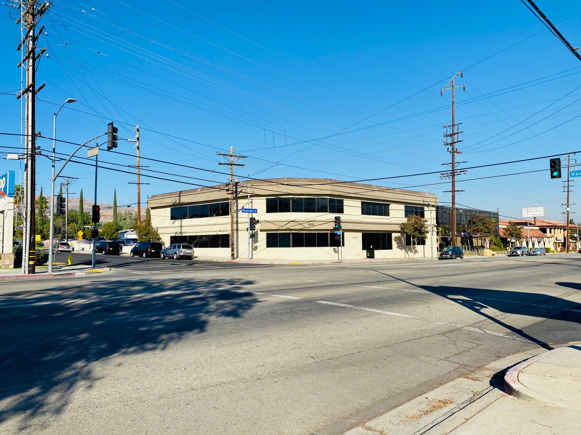 21053 Devonshire St, Chatsworth, CA à vendre Photo du bâtiment- Image 1 de 1