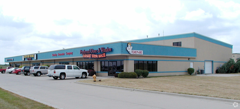 2321 NE Independence Ave, Lees Summit, MO for lease - Building Photo - Image 2 of 9