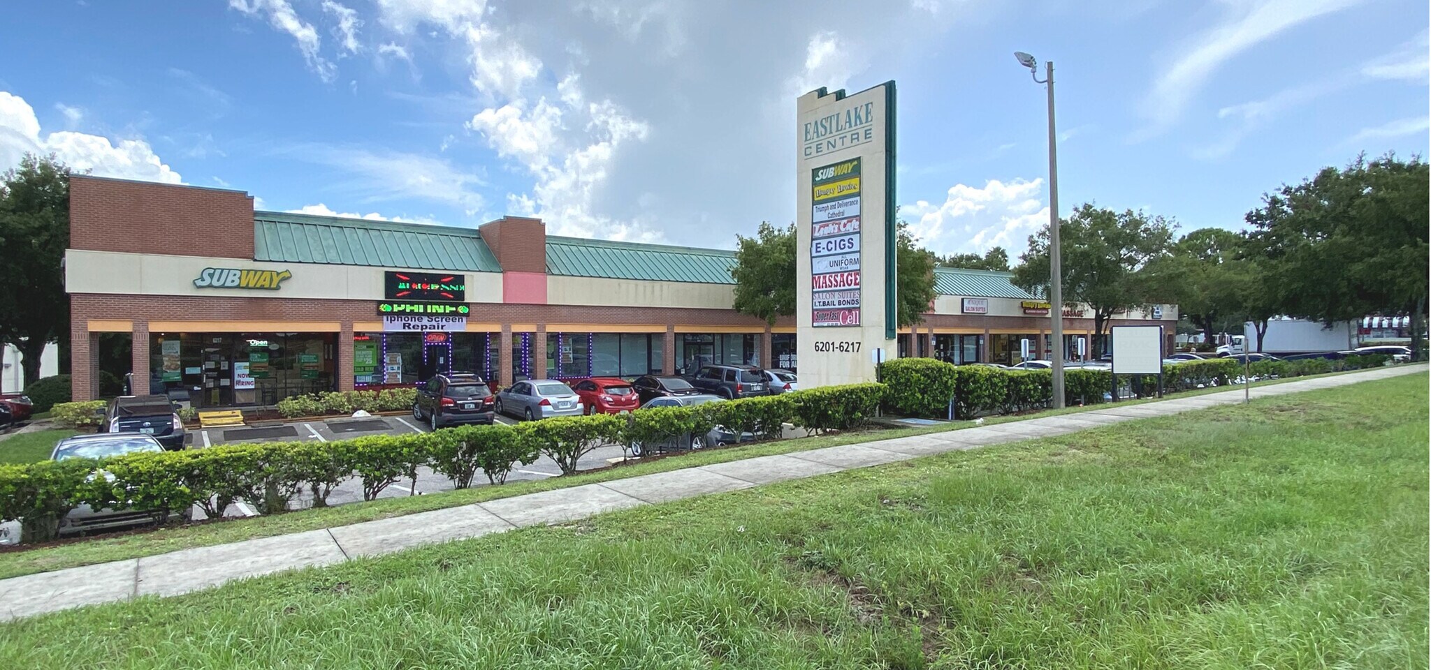 6201-6217 E Hillsborough Ave, Tampa, FL à louer Photo principale- Image 1 de 5