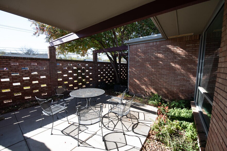 7291 Glenview Dr, North Richland Hills, TX à vendre - Photo du bâtiment - Image 2 de 23
