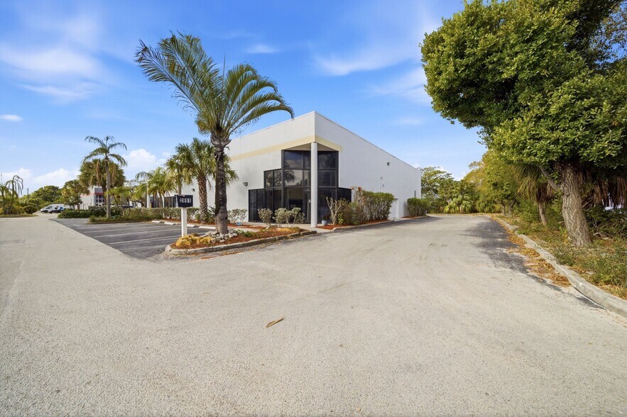 2891 NW 22nd Ter, Pompano Beach, FL à louer - Photo du bâtiment - Image 2 de 22