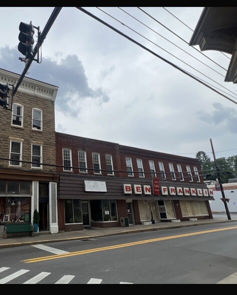 115 W Maple Ave, Fayetteville, WV for sale - Building Photo - Image 3 of 29