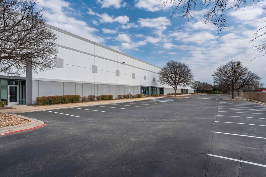 8291 Springdale Rd, Austin, TX for lease - Building Photo - Image 2 of 16