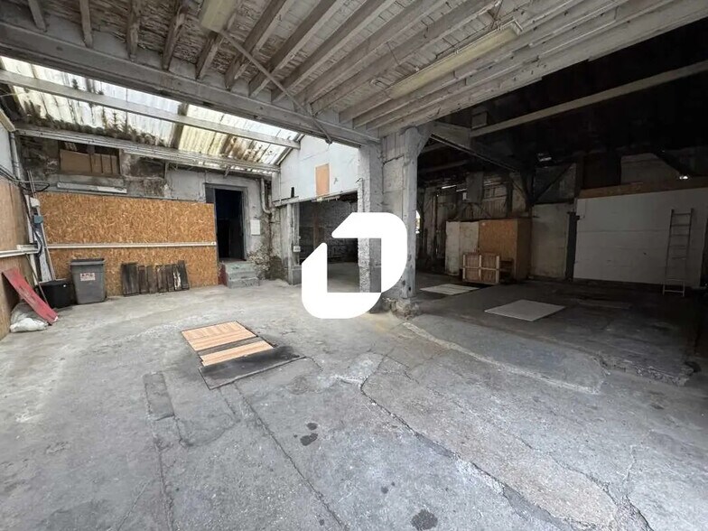 Flex dans Vanves à louer - Photo du bâtiment - Image 2 de 12