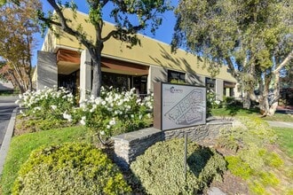 31304-31348 Via Colinas, Westlake Village, CA à louer Photo du bâtiment- Image 2 de 4