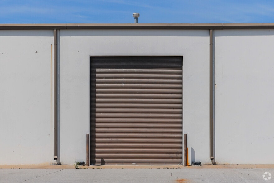 5147 S Garnett Rd, Tulsa, OK for lease - Building Photo - Image 2 of 6