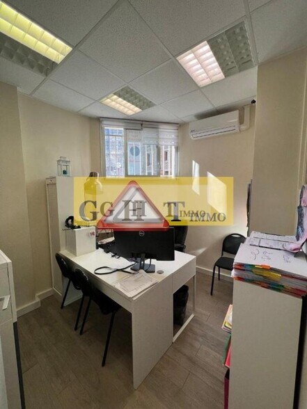 Bureau dans Paris à vendre - Photo du bâtiment - Image 2 de 8