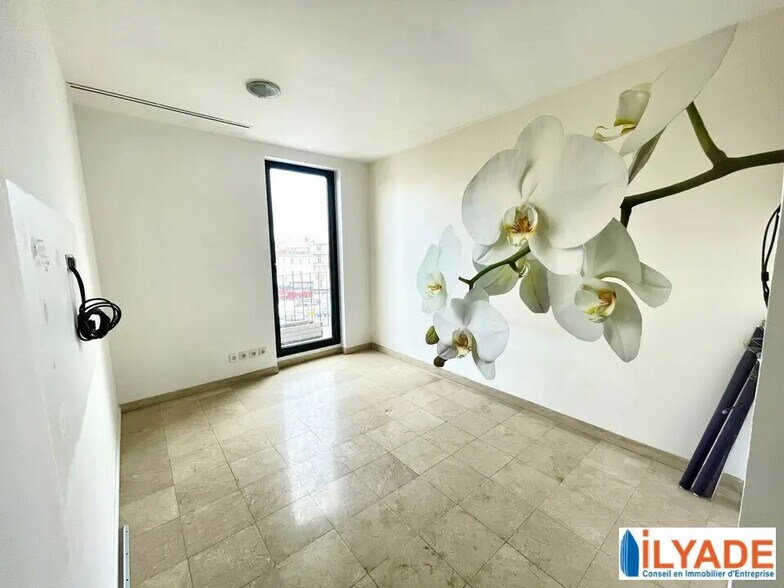 18 Place Castellane, Marseille for lease - Interior Photo - Image 2 of 4