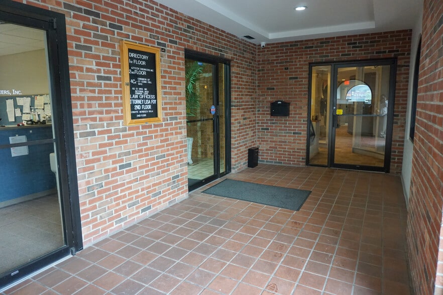 901-907 Wethersfield Ave, Hartford, CT for lease - Building Photo - Image 3 of 13