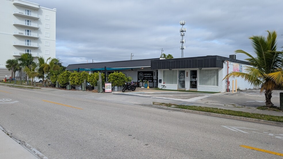 837-843 Miramar St, Cape Coral, FL for sale - Building Photo - Image 2 of 4