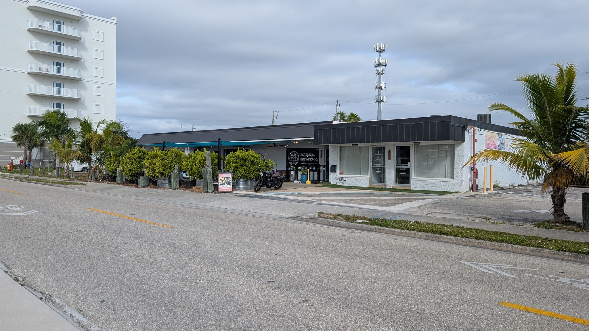 837-843 Miramar St, Cape Coral, FL for lease Primary Photo- Image 1 of 4