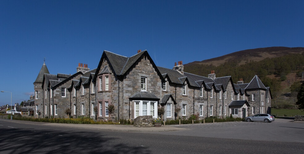 25 Bank St, Kirriemuir for sale - Building Photo - Image 2 of 26