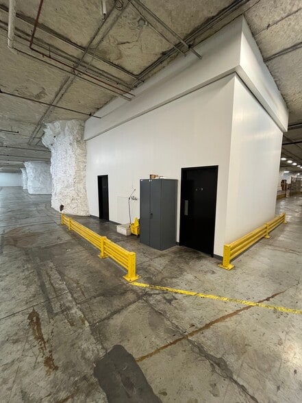 8601 NE Underground Dr, Kansas City, MO for lease - Building Photo - Image 3 of 5