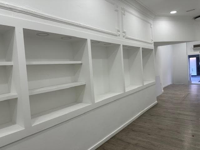 Manresa, BAR 08241 - Unit - -  - Interior Photo - Image 2 of 11