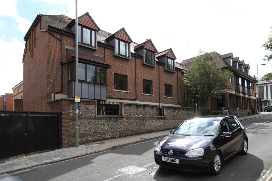 1-2 Crown Walk, Winchester à louer - Photo du bâtiment - Image 3 de 12