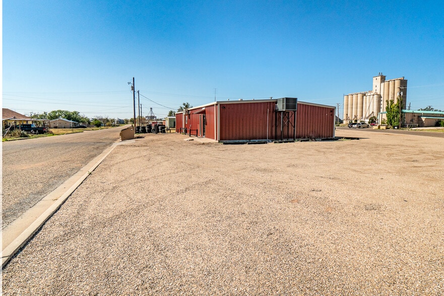 201 E Service Rd, Tulia, TX à vendre - Photo du bâtiment - Image 2 de 24