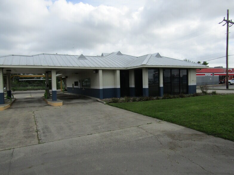 631 E Admiral Doyle Dr, New Iberia, LA à vendre - Photo du bâtiment - Image 1 de 16