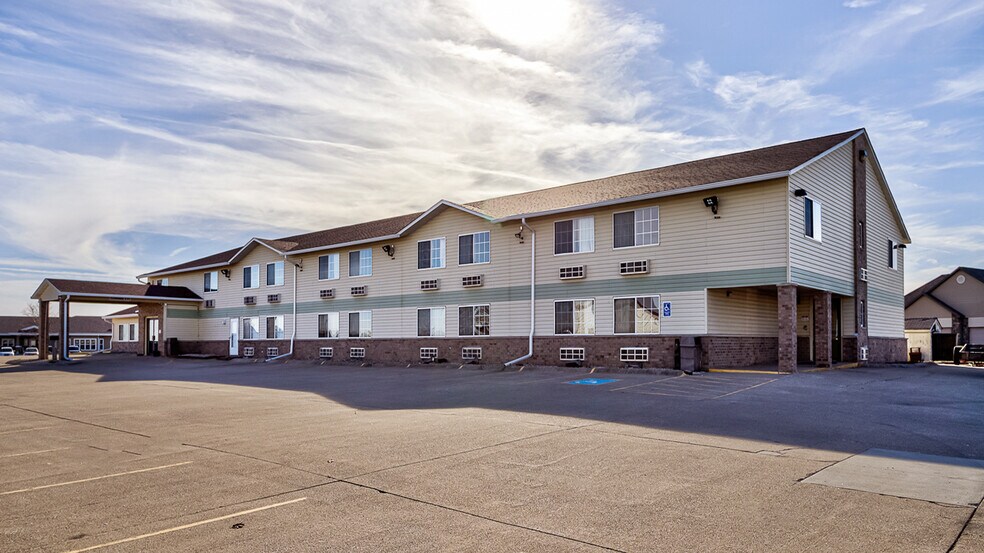 1521 S G Ave, Nevada, IA à vendre - Photo du bâtiment - Image 2 de 11