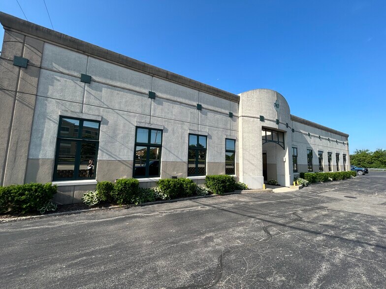 747 Lake Cook Rd, Deerfield, IL à louer - Photo du bâtiment - Image 3 de 9