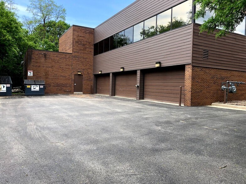 N14W24200 W Tower Pl, Waukesha, WI à louer - Photo du bâtiment - Image 3 de 12