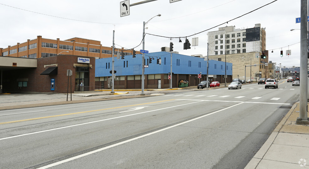 400-410 Lysle Blvd, Mckeesport, PA à louer - Photo du bâtiment - Image 3 de 3