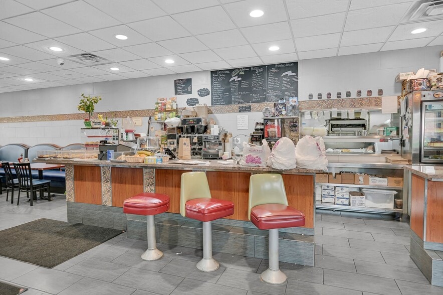 135 Westchester Sq, Bronx, NY for sale - Interior Photo - Image 2 of 19