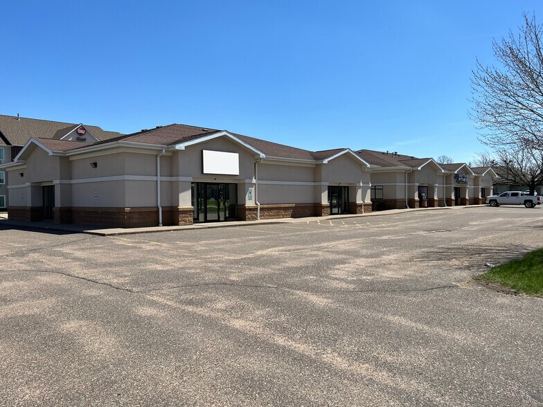 1700-1712 Stout St, Menomonie, WI à louer - Photo du bâtiment - Image 2 de 12