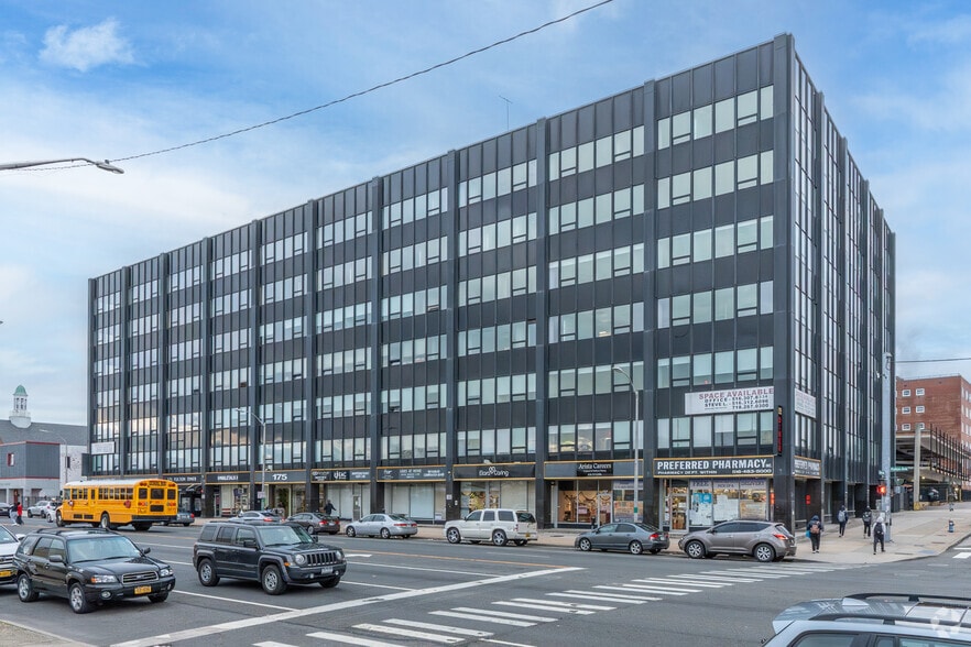 175 Fulton Ave, Hempstead, NY for lease - Building Photo - Image 1 of 5