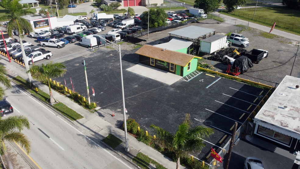 3340 Palm Beach Blvd, Fort Myers, FL for sale - Building Photo - Image 2 of 16