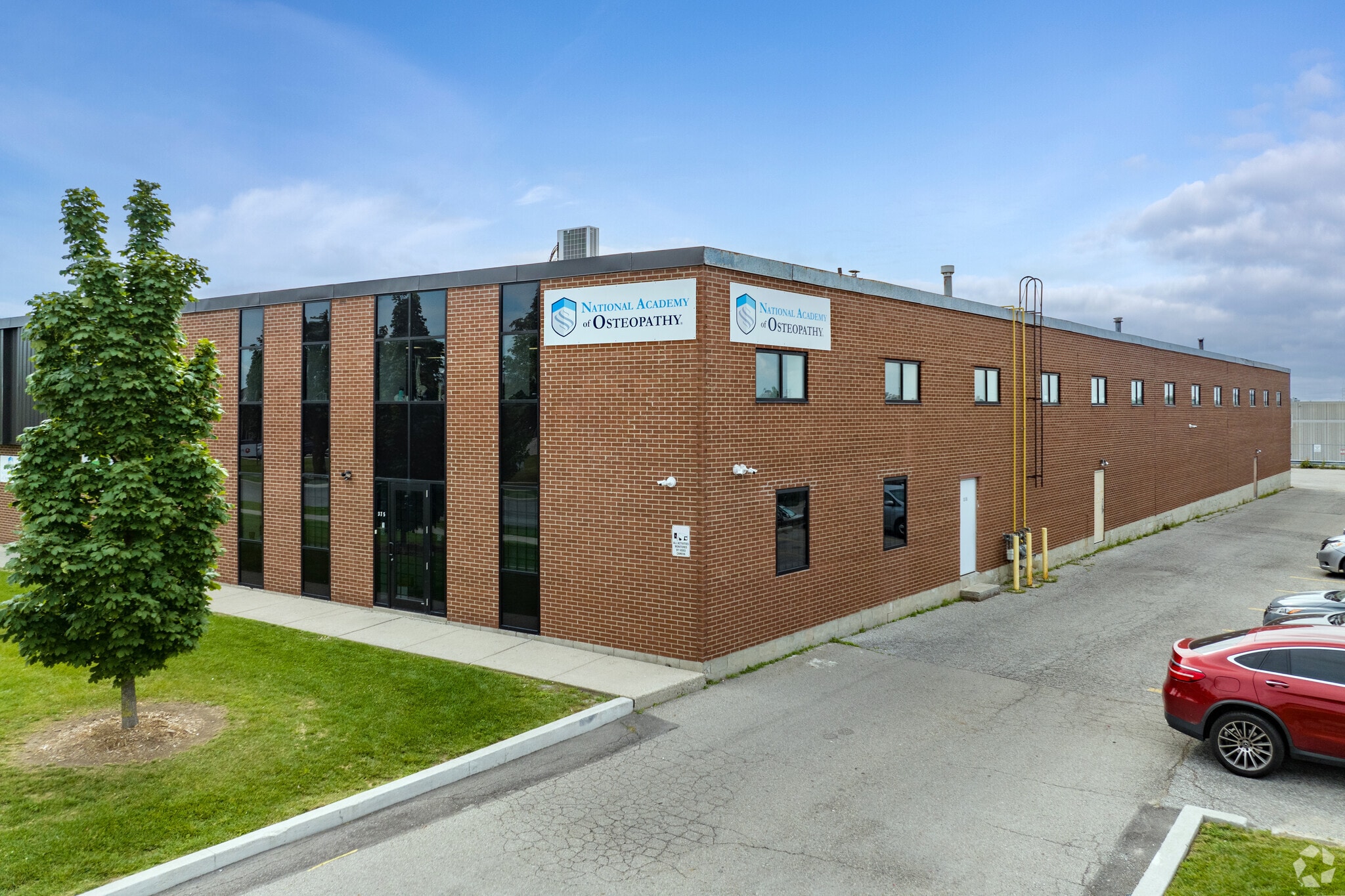 375-377 Canarctic Dr, Toronto, ON for lease Primary Photo- Image 1 of 5