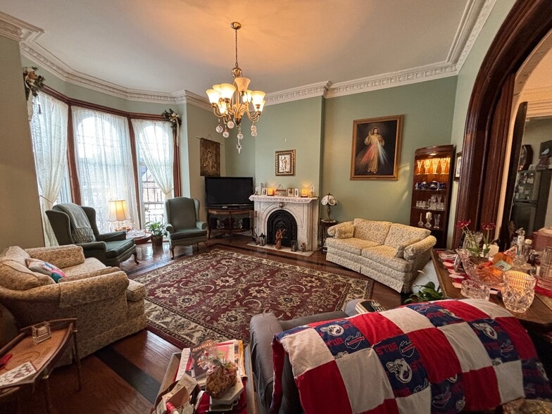 760 Ellicott St, Buffalo, NY for sale - Interior Photo - Image 2 of 22