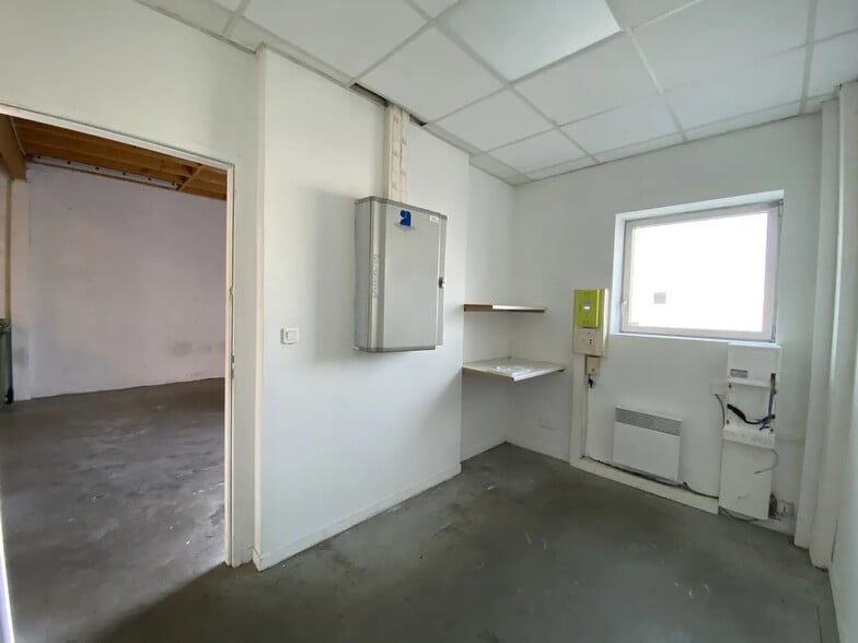 3 Rue Copernic, Le Haillan for lease - Interior Photo - Image 3 of 7