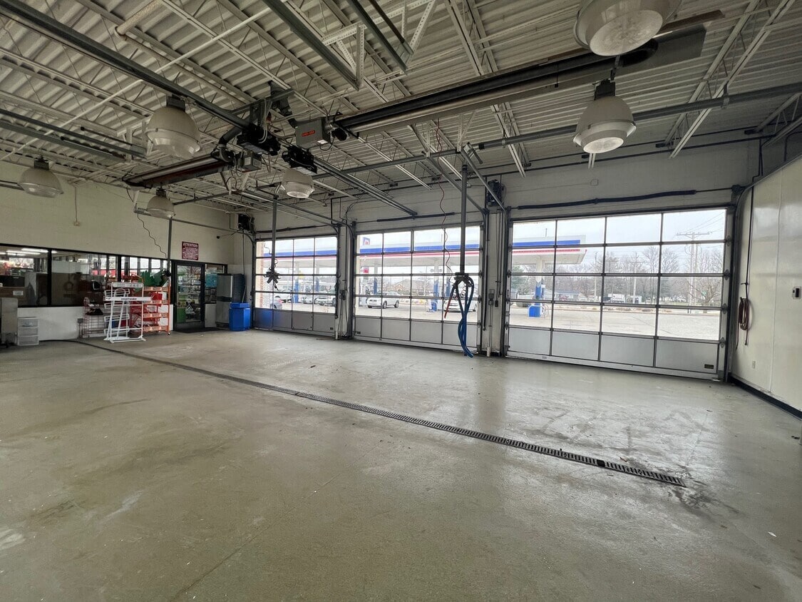 560 N State Road 135, Greenwood, IN for lease Interior Photo- Image 1 of 5