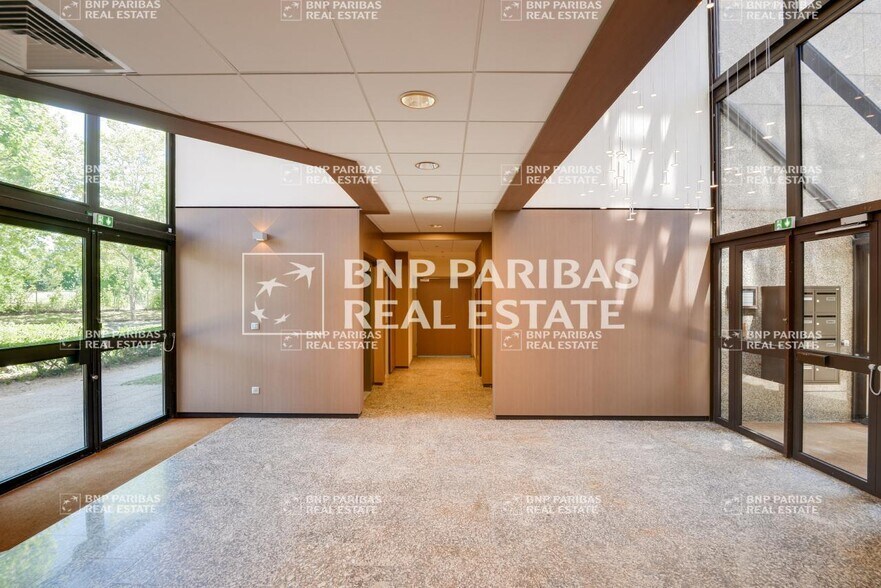 4 Avenue Du Vieil Etang, Montigny-le-Bretonneux for lease - Lobby - Image 3 of 12