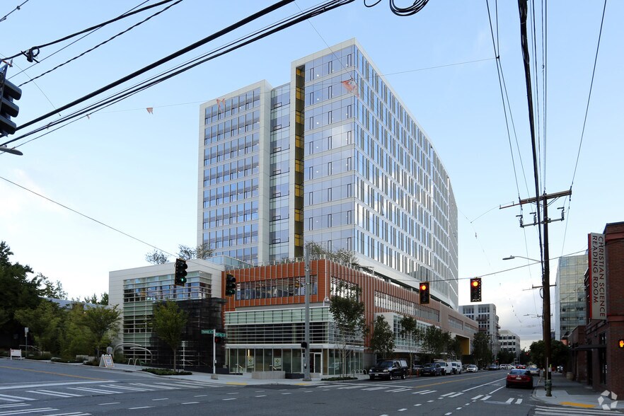 325 9th Ave N, Seattle, WA for lease - Building Photo - Image 2 of 7