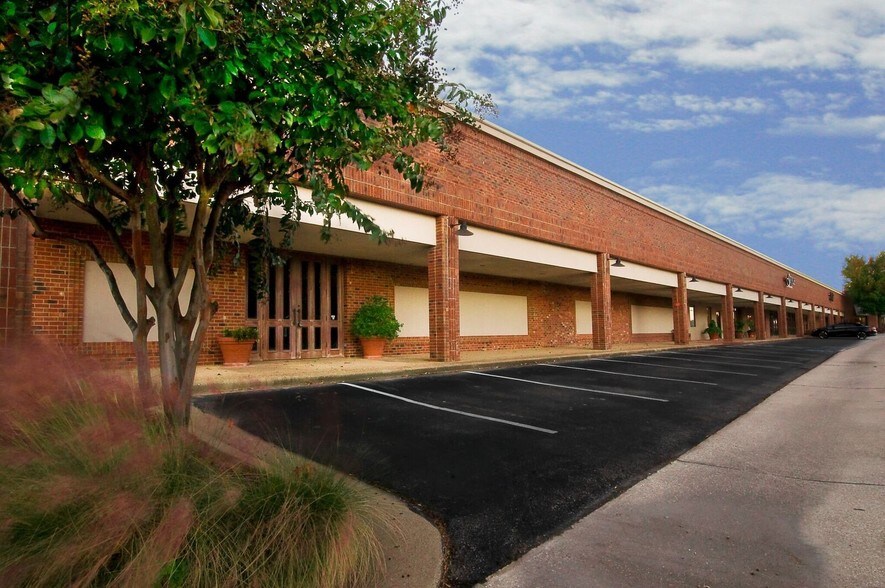 2301 S Broadway, Tyler, TX à louer - Photo du bâtiment - Image 2 de 8