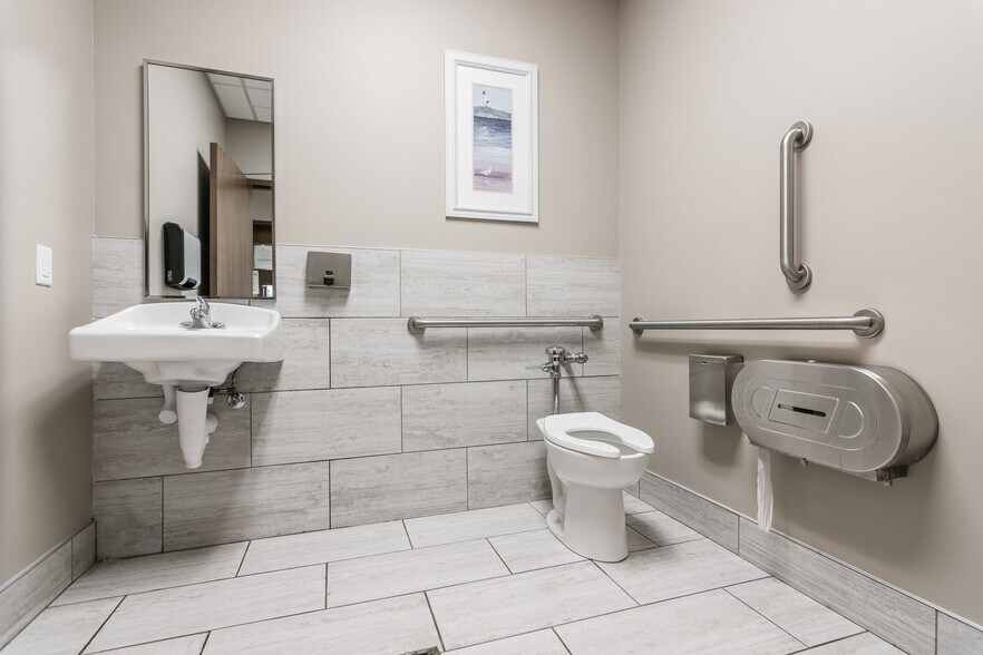 242 Indian Lake Blvd, Hendersonville, TN à louer - Photo intérieure - Image 3 de 16