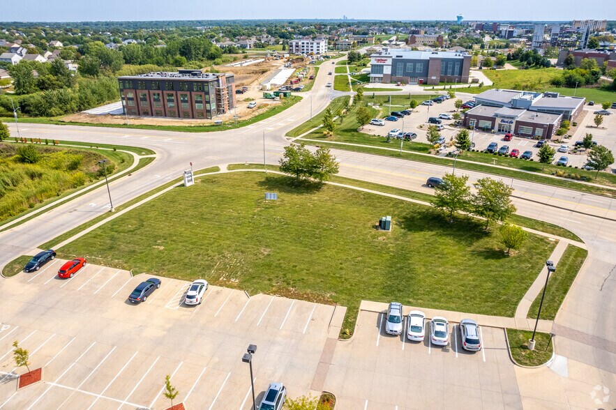 445 S 64th St, West Des Moines, IA à louer - Aérien - Image 2 de 3