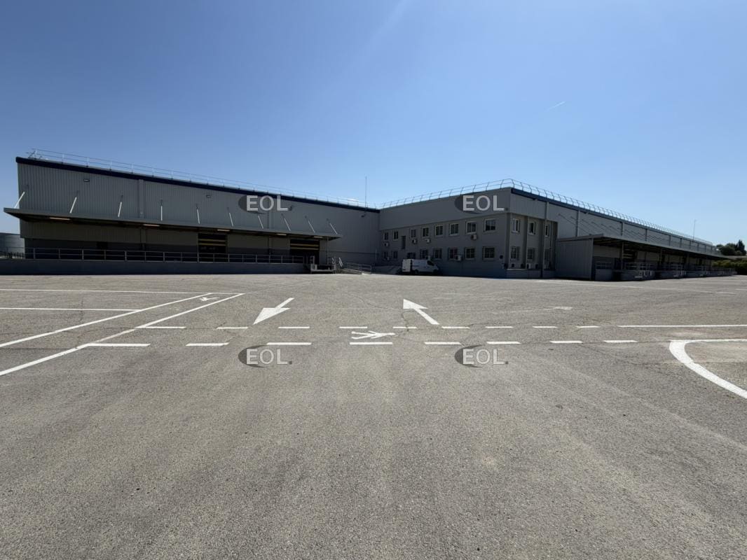 Industrial in Marignane for lease Building Photo- Image 1 of 9