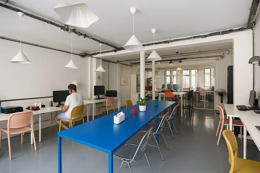 Office in Paris for lease - Interior Photo - Image 1 of 8